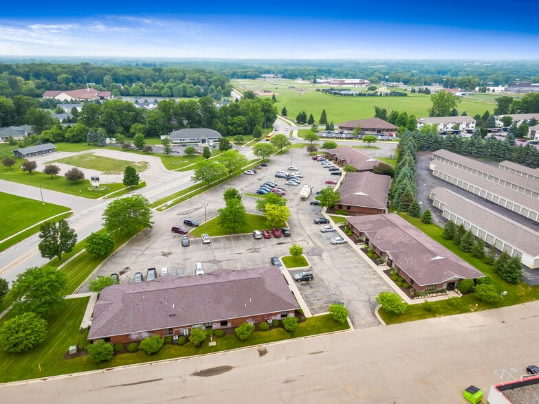 106 S Greenville West Dr, Greenville, MI à louer - Photo de l’immeuble – Image 2 sur 6