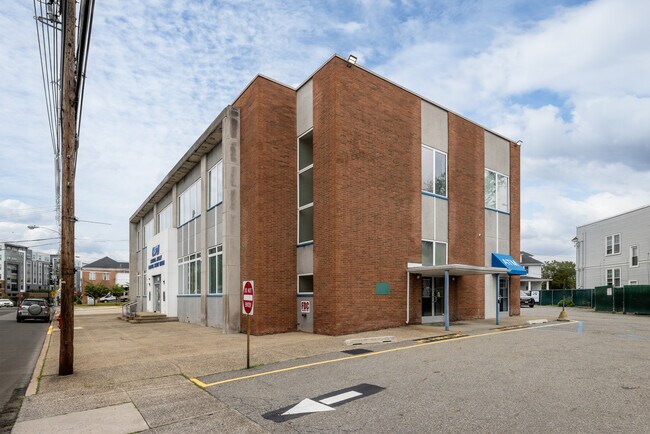 Plus de détails pour 380 Berry St, Woodbridge, NJ - Bureau à vendre