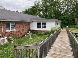 Plus de détails pour 205 Bridge St, Munfordville, KY - Santé à vendre