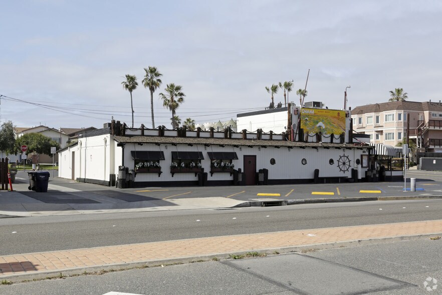 16821 Pacific Coast Hwy, Huntington Beach, CA à louer - Photo principale – Image 1 sur 6