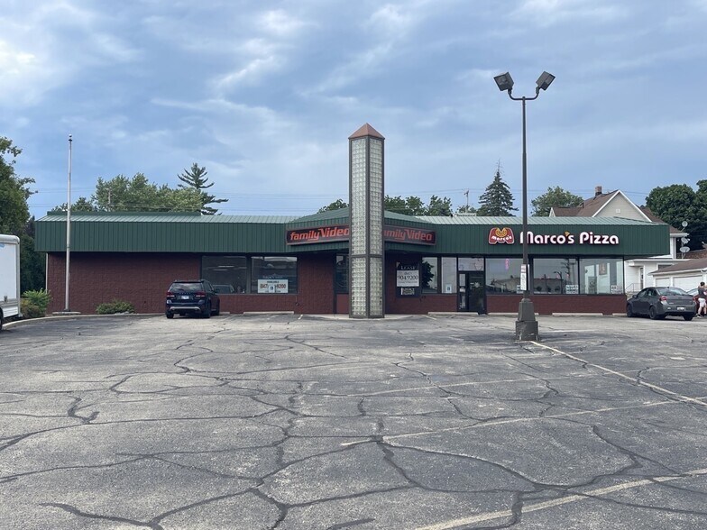 112 W Maple Ave, Beaver Dam, WI à louer - Photo de l’immeuble – Image 1 sur 6