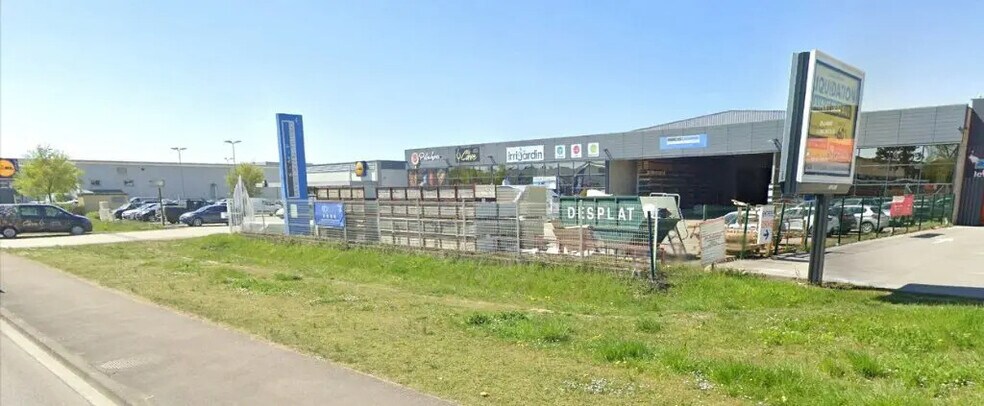 Local commercial dans Chalon-sur-Saône à louer - Photo de l’immeuble – Image 1 sur 4