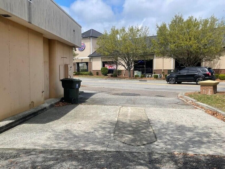 136 St James Ave, Goose Creek, SC à vendre - Photo de l’immeuble – Image 2 sur 10