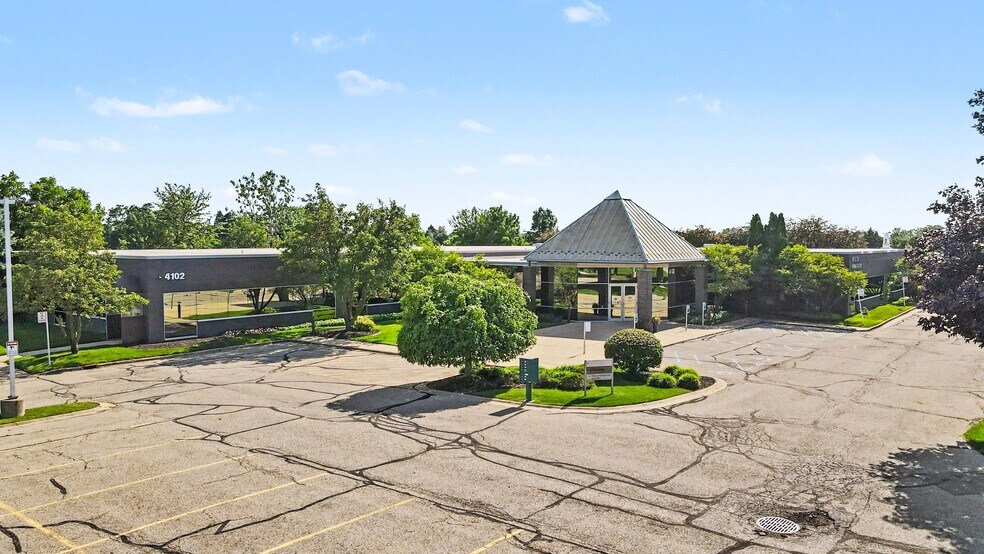 4100 Embassy Dr SE, Grand Rapids, MI à louer - Photo de l’immeuble – Image 1 sur 4