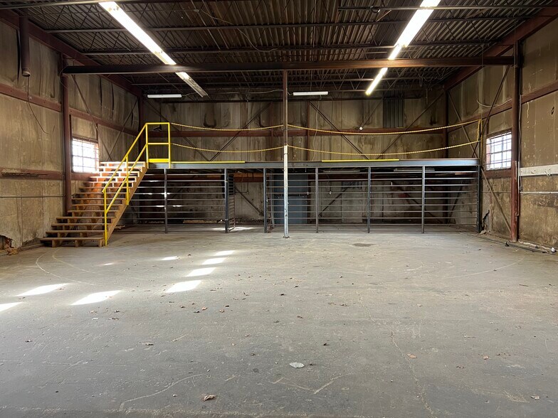5905 W US Highway 60, Republic, MO à louer - Photo de l’immeuble – Image 2 sur 20