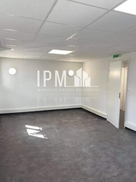 Bureau dans Aubagne à louer - Photo principale – Image 1 sur 3