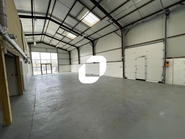 Local d’activités dans Reims à louer - Photo de l’immeuble – Image 1 sur 14