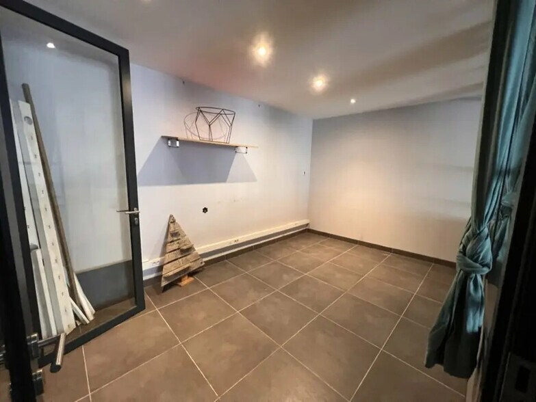 Local commercial dans Grézieu-la-Varenne à louer - Photo de l’immeuble – Image 3 sur 5