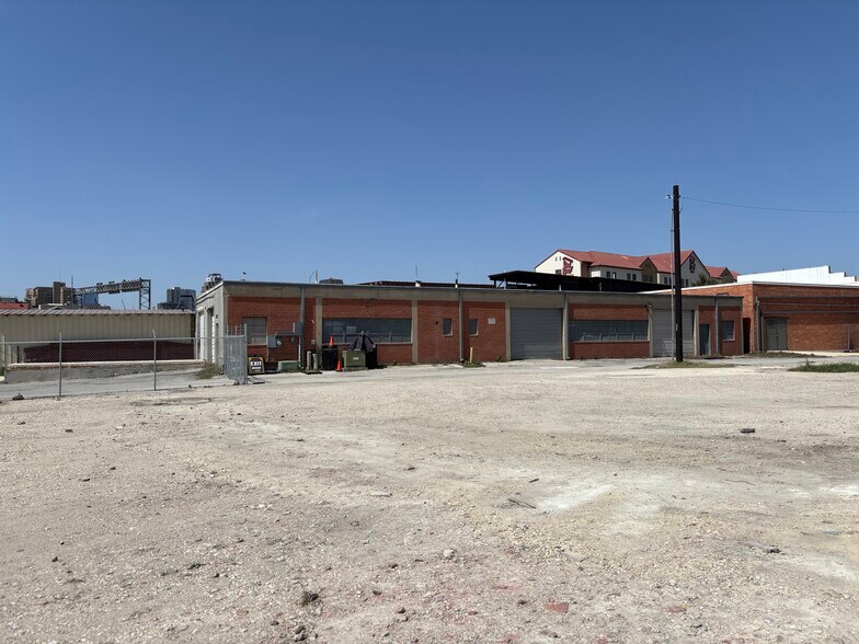 515 E Crockett St, San Antonio, TX à louer - Photo de l’immeuble – Image 3 sur 8