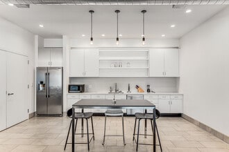 325 5th St, San Francisco, CA à louer Photo intérieure– Image 1 sur 8