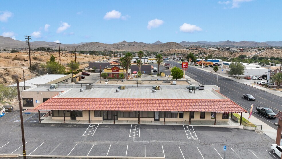15048 7th St, Victorville, CA à vendre - Photo de l’immeuble – Image 3 sur 6