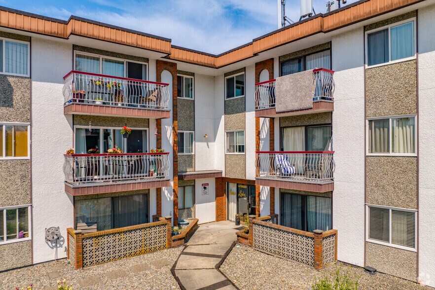 801 Gatensbury St, Coquitlam, BC à vendre - Photo de l’immeuble – Image 2 sur 10