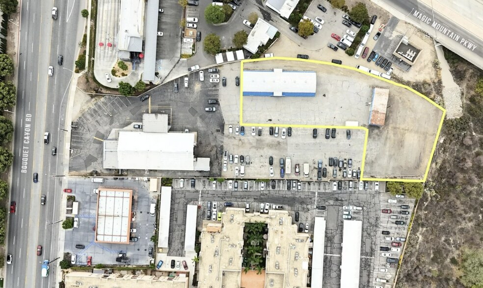 26007-26011 Bouquet Canyon Rd, Santa Clarita, CA à louer - Photo de l’immeuble – Image 3 sur 16