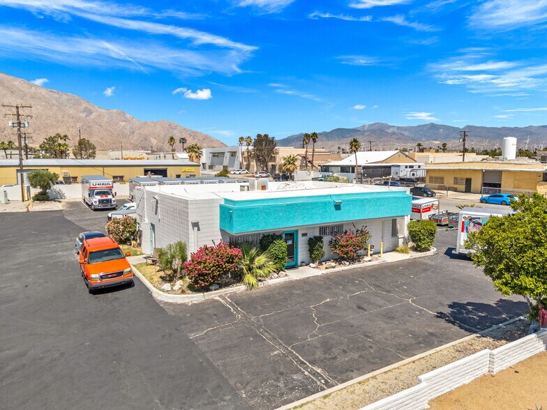 3455 N Indian Canyon Dr, Palm Springs, CA à louer - Photo de l’immeuble – Image 3 sur 10