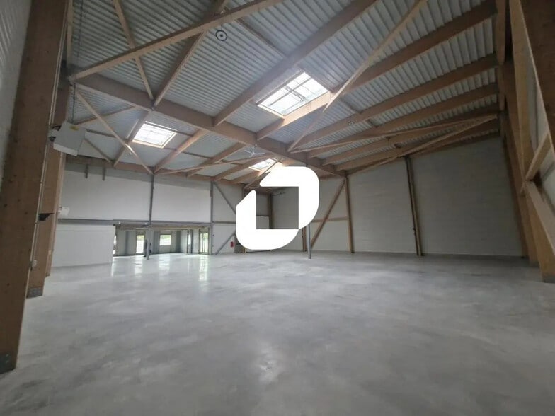 Local d’activités dans Courtry à louer - Photo de l’immeuble – Image 3 sur 11