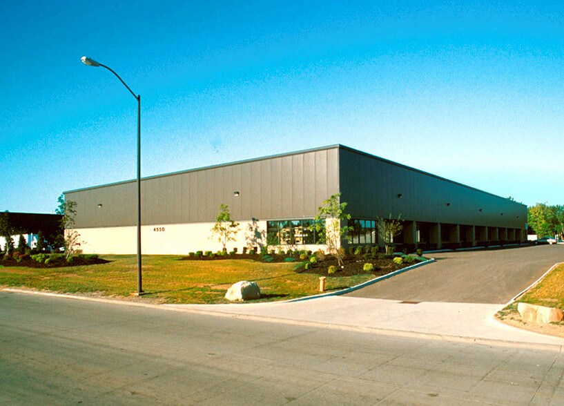 4550 Hinckley Ind Pky, Cleveland, OH à louer - Photo principale – Image 1 sur 2