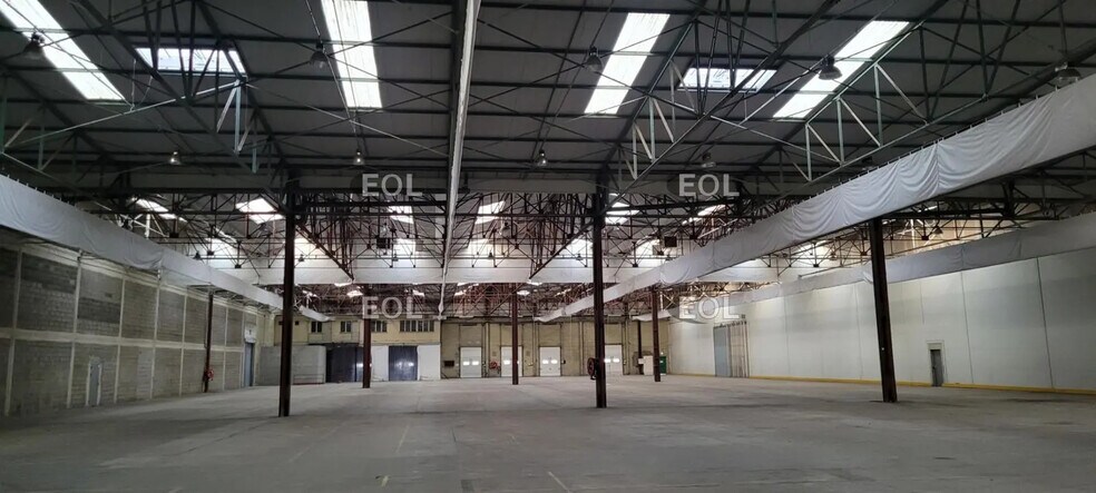 Industriel/Logistique dans à louer - Photo de l’immeuble – Image 1 sur 4