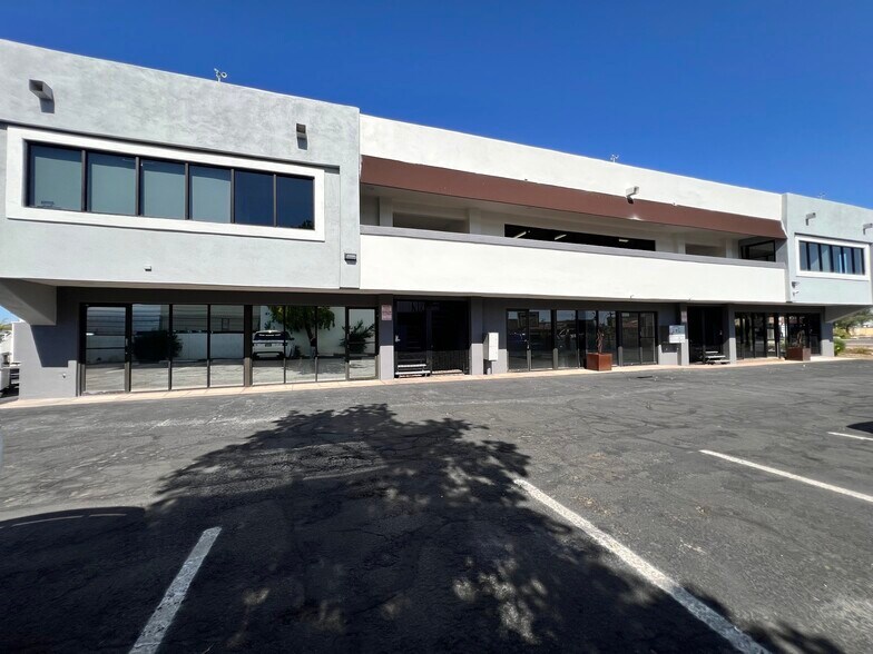 2841 E Bell Rd, Phoenix, AZ à louer - Photo de l’immeuble – Image 2 sur 8