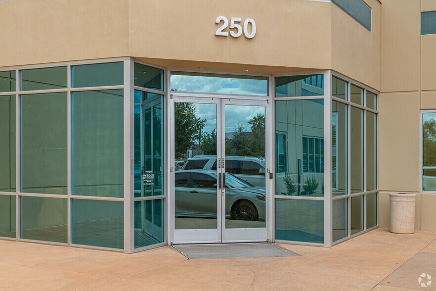 250 N Litchfield Rd, Goodyear, AZ à louer - Photo de l’immeuble – Image 3 sur 4