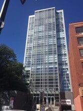 136-33 37th Ave, Flushing, NY à louer Photo de l’immeuble– Image 1 sur 4