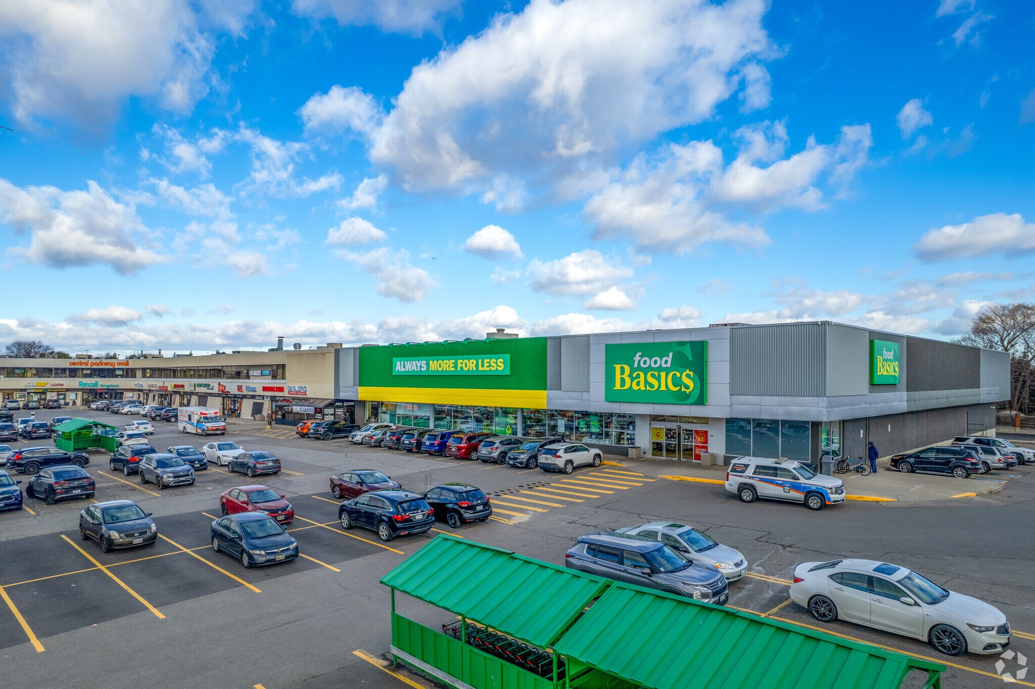 377 Burnhamthorpe Rd E, Mississauga, ON à louer Photo principale– Image 1 sur 7