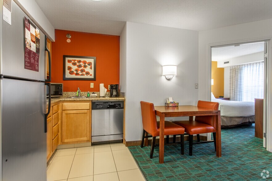 9765 Crosspoint Blvd, Indianapolis, IN à vendre - Photo intérieure – Image 2 sur 23