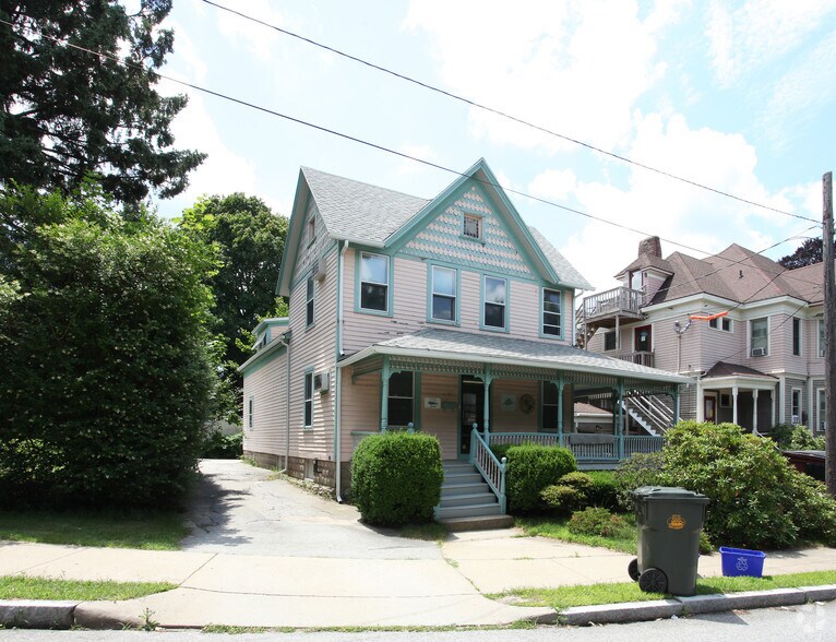 54 Fremont St, New London, CT à vendre - Photo principale – Image 1 sur 22