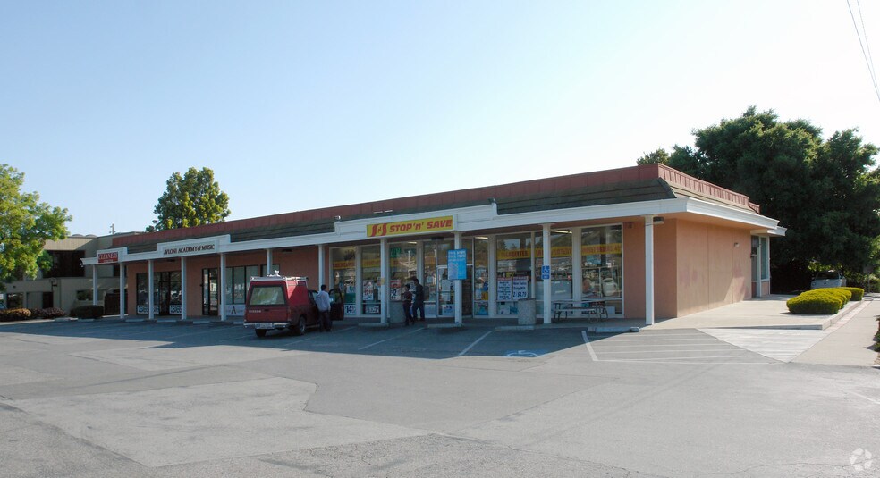 12300-12306 Saratoga Sunnyvale Rd, Saratoga, CA à louer - Photo de l’immeuble – Image 1 sur 11