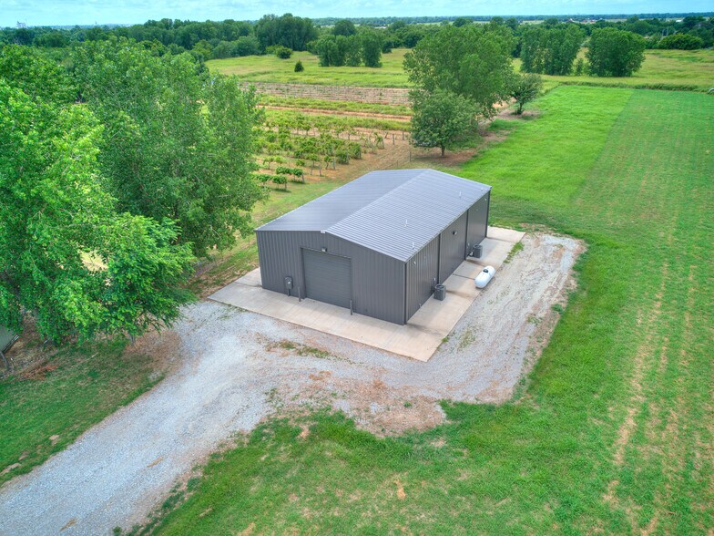 6745 N Gregory Rd, Yukon, OK à vendre - Photo de l’immeuble – Image 2 sur 11