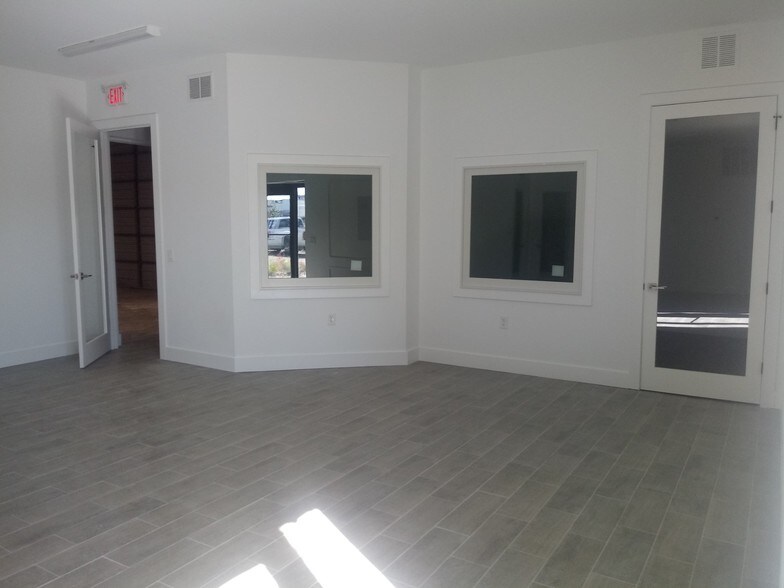 19200 Peachland Blvd, Port Charlotte, FL à louer - Photo intérieure – Image 3 sur 13