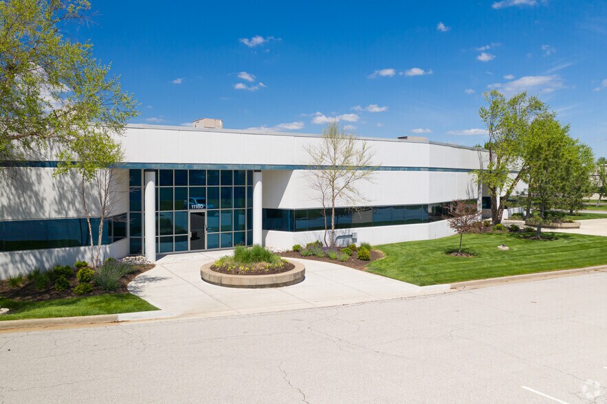 11150-11180 Thompson Ave, Lenexa, KS à louer - Photo de l’immeuble – Image 2 sur 6