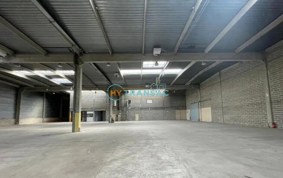 Local d’activités dans Sucy-en-Brie à louer - Photo de l’immeuble – Image 2 sur 20