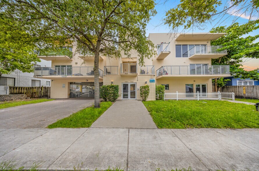 1553 SW 2nd St, Miami, FL à vendre - Photo de l’immeuble – Image 1 sur 25
