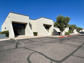 14305 N 79th St, Scottsdale, AZ à louer Photo de l’immeuble– Image 1 sur 1