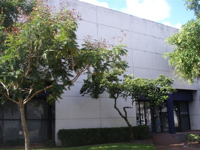 712 S Military Trl, Deerfield Beach, FL à louer Photo principale– Image 1 sur 2