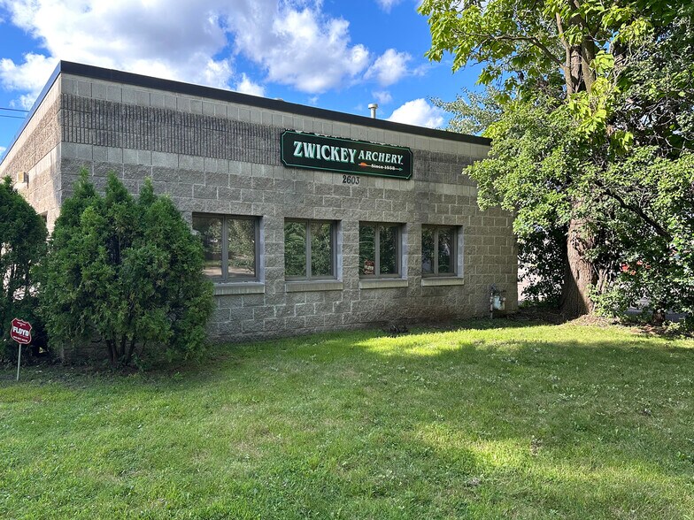 2603 E 7th Ave, North Saint Paul, MN à vendre - Photo de l’immeuble – Image 2 sur 18