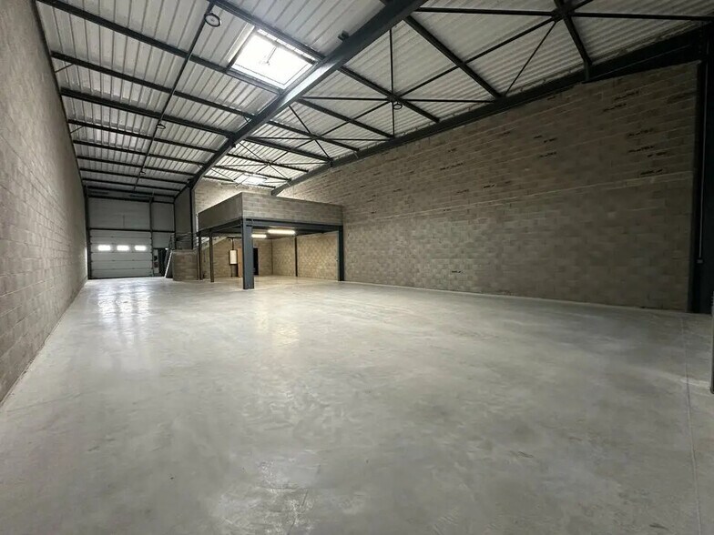 Local d’activités dans Souffelweyersheim à louer - Photo de l’immeuble – Image 1 sur 12