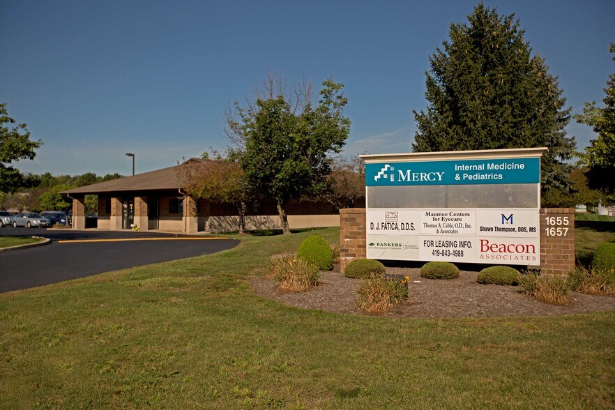 1655-1657 Holland Rd, Maumee, OH à louer - Photo de l’immeuble – Image 2 sur 5