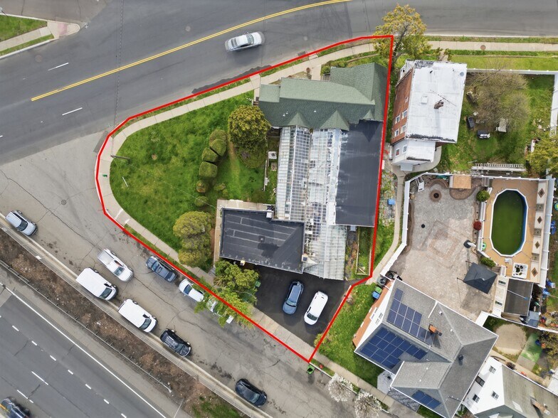 630 Florida Grove Rd, Perth Amboy, NJ à vendre - Photo principale – Image 1 sur 38