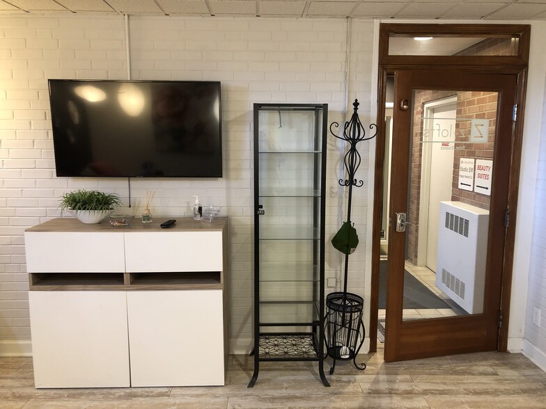 1840 Zollinger Rd, Upper Arlington, OH à louer - Photo de l’immeuble – Image 3 sur 18