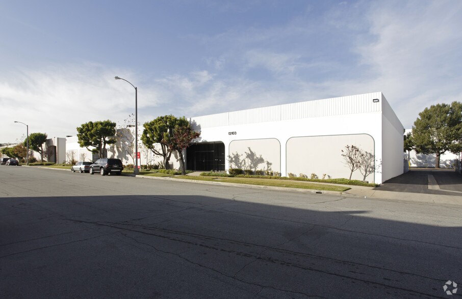 12075-12103 Clark St, Santa Fe Springs, CA à louer - Photo principale – Image 1 sur 3