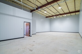 10927 Fredericksburg Rd, San Antonio, TX à louer Photo intérieure– Image 2 sur 5