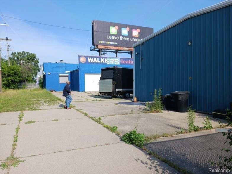 15921 W 8 Mile Rd, Detroit, MI à vendre - Photo de l’immeuble – Image 3 sur 29