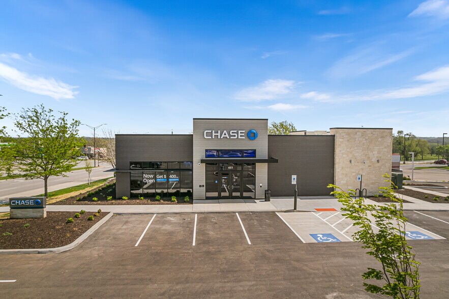 651 E Red Bridge Rd, Kansas City, MO à vendre - Photo de l’immeuble – Image 3 sur 15