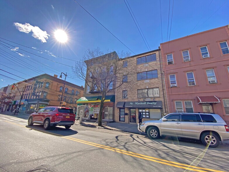 142 Wyckoff Ave, Brooklyn, NY à louer - Photo de l’immeuble – Image 3 sur 31
