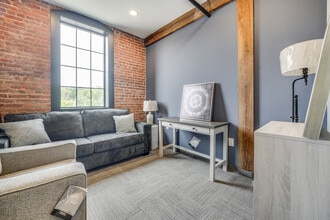 6-8 Gates Ave, Montclair, NJ à louer Photo intérieure– Image 2 sur 3