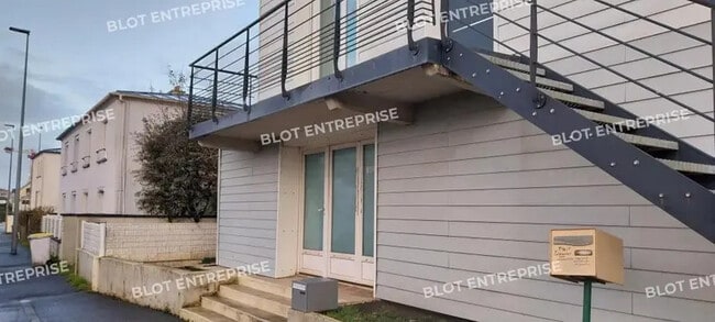 Plus de détails pour Bureau, Industriel/Logistique à louer