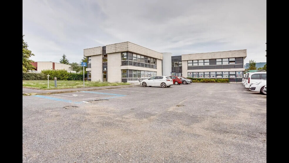 Bureau dans Meaux à vendre - Photo de l’immeuble – Image 2 sur 13