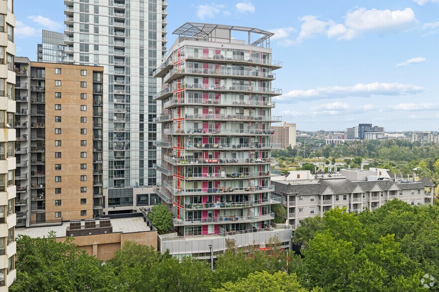 624 8th Ave, Calgary, AB à louer - Photo principale – Image 1 sur 3