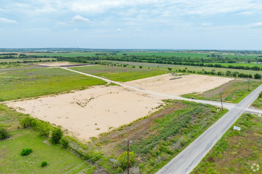 1001 Rohde Road, Kyle, TX à louer - Photo de l’immeuble – Image 3 sur 19